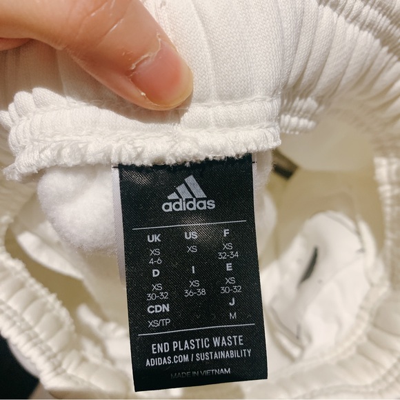 Adidas off white sweat short - Picture 6 of 10
